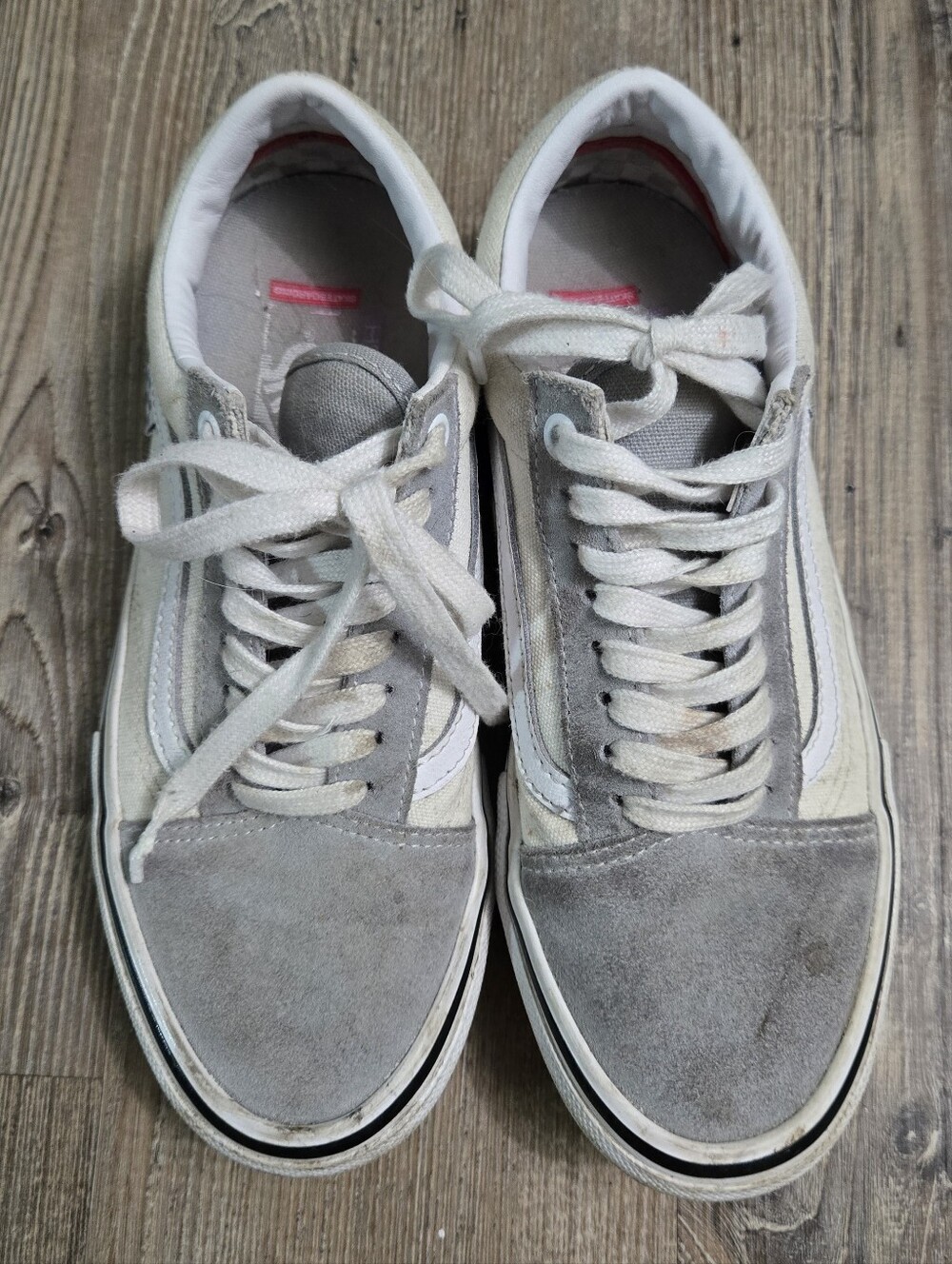 Casual Low-Top Lace-Up Sneakers in Gray and White